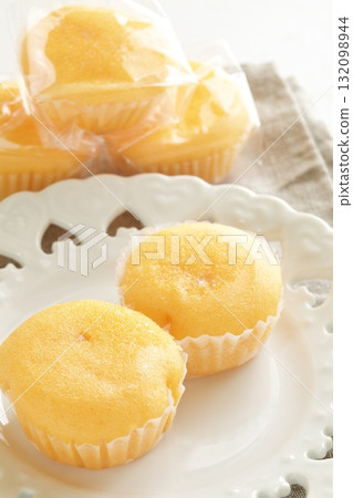 Steamed cupcakes Steamed cupcakes 132098944