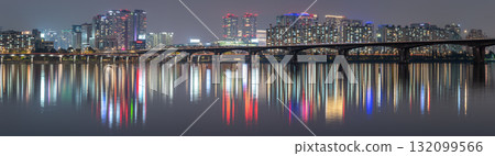 Panoramic cityscape night view of Han river and skyline of Seoul, capital of South Korea 132099566