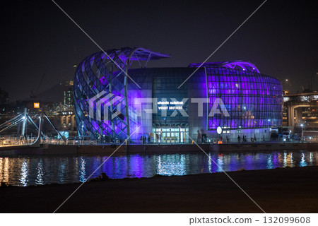 Sebitseom Seoul Floating Islands illuminated at night in Han river in Seoul, South Korea Sebitseom Seoul Floating Islands illuminated at night in Han river in Seoul, South Korea 132099608