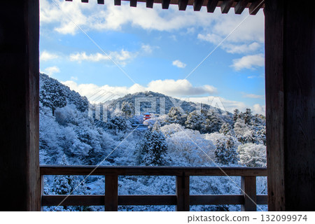 白雪覆蓋的清水寺、小安塔 132099974