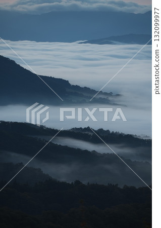 Hiruzen Plateau and sea of clouds on an autumn morning in Okayama Prefecture Hiruzen Plateau and sea of clouds on an autumn morning in Okayama Prefecture 132099977