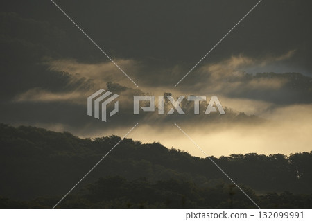 Hiruzen Plateau and sea of clouds on an autumn morning in Okayama Prefecture Hiruzen Plateau and sea of clouds on an autumn morning in Okayama Prefecture 132099991