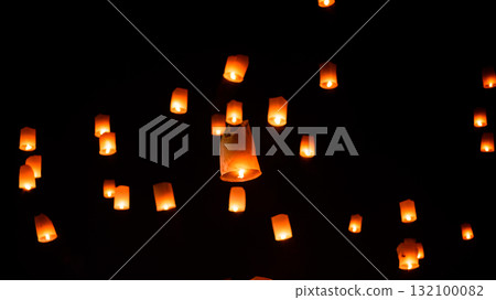 release sky lanterns (hot air balloon)Floating sky Lantern in northern Thai traditional new year , Yi Peng Festival and Loy Krathong festival release sky lanterns (hot air balloon)Floating sky Lantern in northern Thai traditional new year , Yi Peng Festival and Loy Krathong festival 132100082
