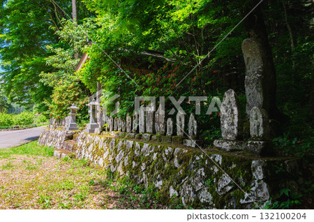 佛像排列在大廳兩側 132100204