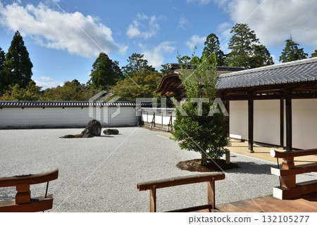 萬壽院、新田前庭、盲龜與浮樹園(京都市左京區) 萬壽院、新田前庭、盲龜與浮樹園(京都市左京區) 132105277