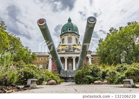 Imperial War Museum London facade with twin naval guns Imperial War Museum London facade with twin naval guns 132106210