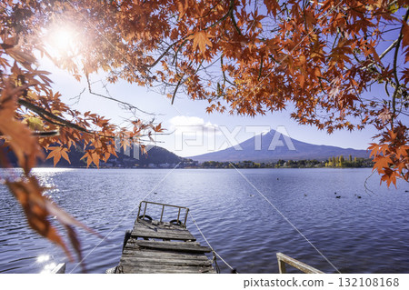 Autumn leaves and Mount Fuji as seen from Lake Kawaguchi Autumn leaves and Mount Fuji as seen from Lake Kawaguchi 132108168