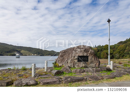 群馬縣沼田市秋季的坦原湖 132109036