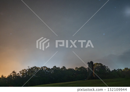 日本岡山縣高梁市公園裡的美麗星空 日本岡山縣高梁市公園裡的美麗星空 132109944