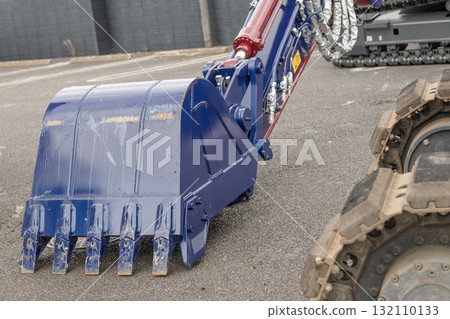 [Store demolition and heavy machinery] 132110133