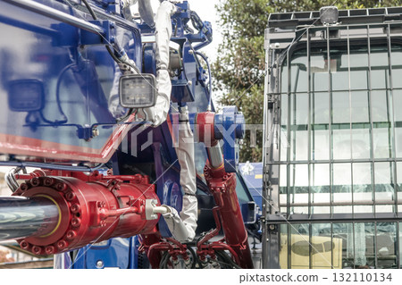 [Store demolition and heavy machinery cylinders] 132110134