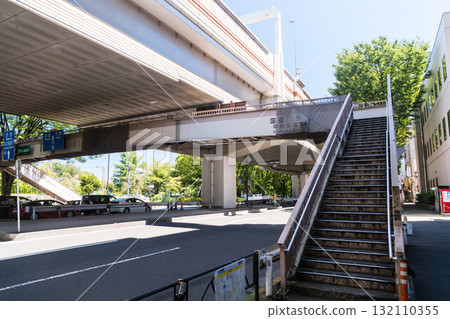 首都高速4號線 新宿線、京王線 下高戶站北口 高速公路高架橋 人行天橋 東京都世田谷區 132110355