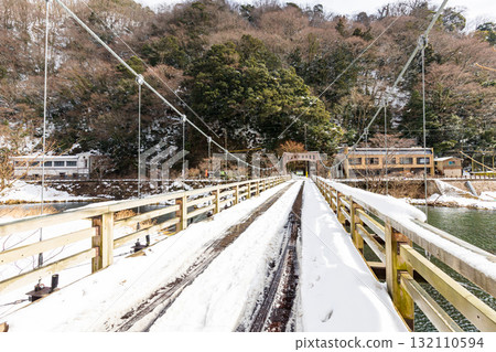 穿上冬裝的湯原溫泉鎮 132110594