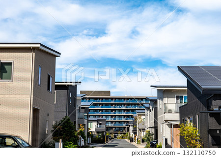 A streetscape of modern detached houses lined up under the blue sky A streetscape of modern detached houses lined up under the blue sky 132110750