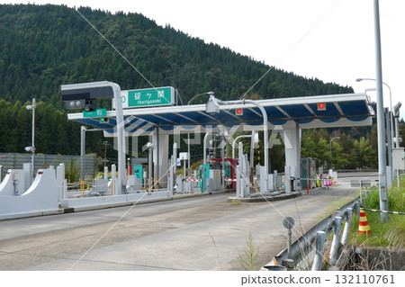 Tohoku Expressway, Ikarugaseki Interchange (Hirakawa City, Aomori Prefecture) Tohoku Expressway, Ikarugaseki Interchange (Hirakawa City, Aomori Prefecture) 132110761