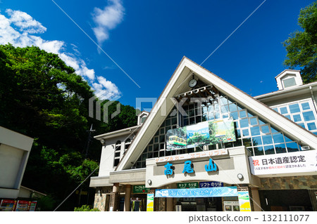 高尾山纜車：在夏日藍天下攀登高尾山，東京都八王子市高尾町 132111077
