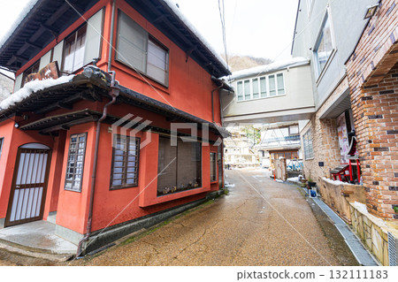 穿上冬裝的湯原溫泉鎮 132111183