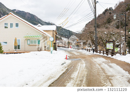 Yubara Onsen town dressed in winter clothes Yubara Onsen town dressed in winter clothes 132111220