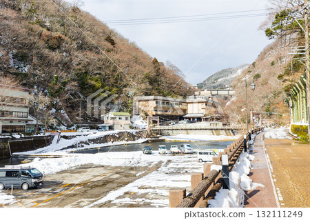 穿上冬裝的湯原溫泉鎮 穿上冬裝的湯原溫泉鎮 132111249