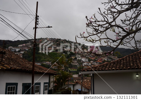 Settlements surrounded by mountains Settlements surrounded by mountains 132111301