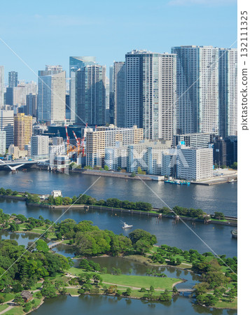 從濱松町一丁目眺望濱離宮、隅田川、勝哄。城市景觀（2025 年 9 月） 132111325