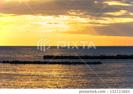 伊豆半島松崎町的海上日落 伊豆半島松崎町的海上日落 132111683