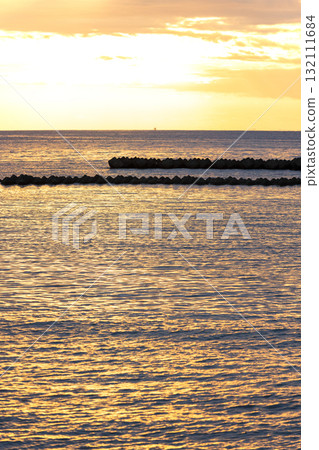 伊豆半島松崎町的海上日落 132111684