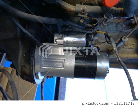 1974 S30 Fairlady Z maintenance. Replaced starter motor. S30 Fairlady Z under maintenance. 132111712