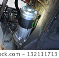 1974 Fairlady Z maintenance: Replaced starter motor. Fairlady Z undergoing maintenance. 132111713