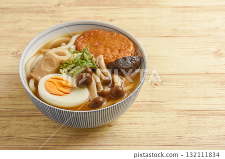 溫暖美味的關東煮烏龍麵 132111834