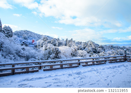 白雪覆蓋的清水寺、小安塔 白雪覆蓋的清水寺、小安塔 132111955