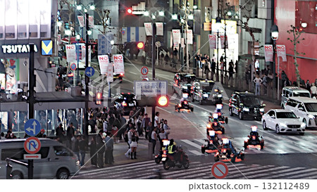 Shibuya Scramble Crossing: Many foreign tourists! 132112489