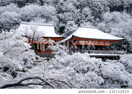 白雪皚皚的清水寺內殿 白雪皚皚的清水寺內殿 132112813