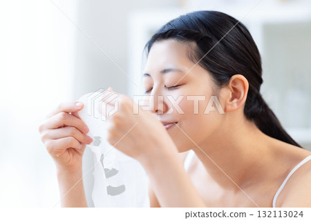 A woman holding a face pack A woman holding a face pack 132113024