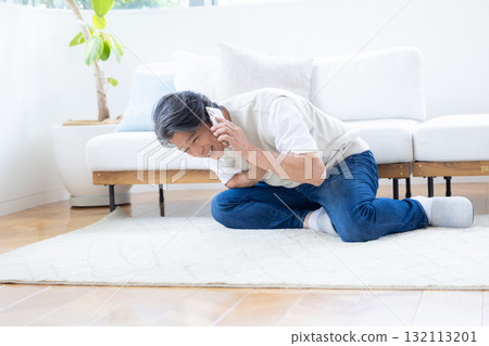 中年男子胸口疼痛 中年男子胸口疼痛 132113201