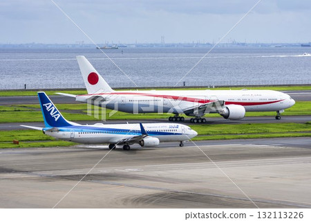羽田機場的秋天，政府飛機滑行，東京大田區 132113226