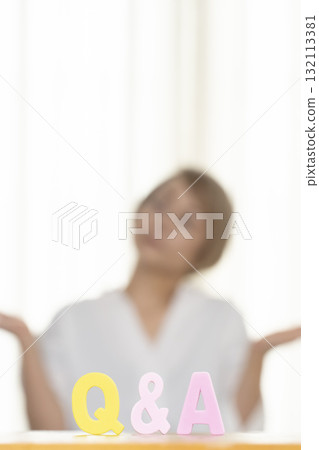 問與答 失焦的老年婦女 問與答 失焦的老年婦女 132113381
