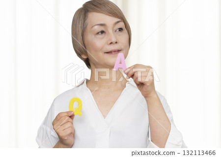 Q and A Senior Woman Q and A Senior Woman 132113466