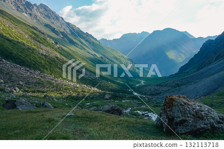 吉爾吉斯_卡拉科爾峽谷-特萊蒂山口 132113718