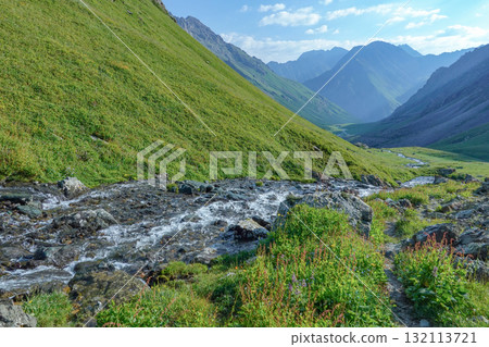 吉爾吉斯_卡拉科爾峽谷-特萊蒂山口 132113721