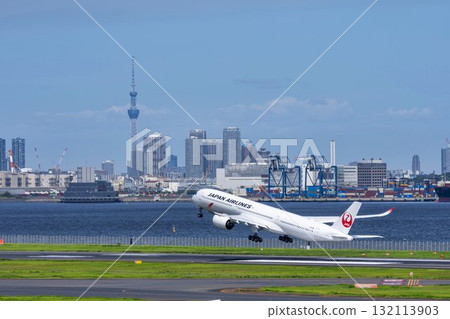 Scenery of Haneda Airport, plane taking off and Tokyo Skytree, Ota Ward, Tokyo Scenery of Haneda Airport, plane taking off and Tokyo Skytree, Ota Ward, Tokyo 132113903
