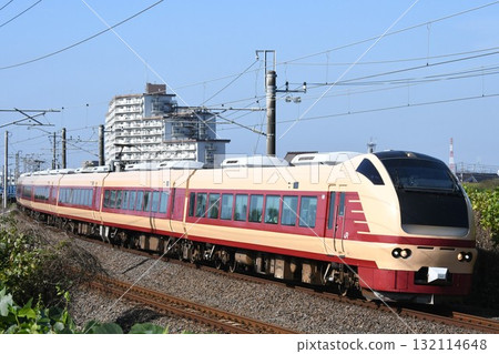 The special express Kaihin Koen Kokia Takasaki train of the E653 series (JNR limited express color formation) heading for Katsuta on the Joban Line The special express Kaihin Koen Kokia Takasaki train of the E653 series (JNR limited express color formation) heading for Katsuta on the Joban Line 132114648