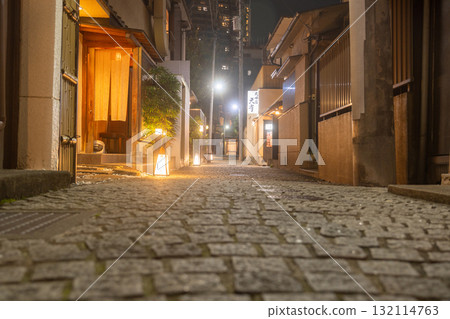Tokyo: Kagurazaka Hide-and-Seek Alley 132114763