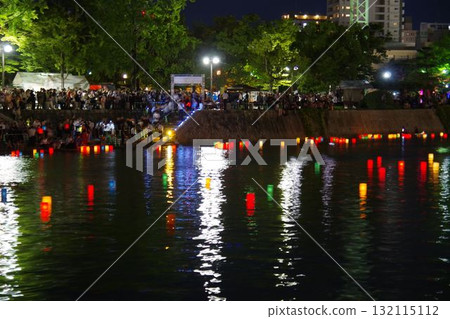 紀念原子彈爆炸80週年放燈儀式 紀念原子彈爆炸80週年放燈儀式 132115112