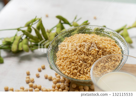 Soybeans and a glass of soy milk 132115533