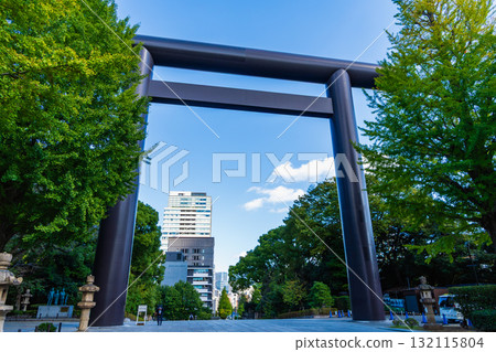 東京：從靖國神社第一鳥居往九段下方向 132115804