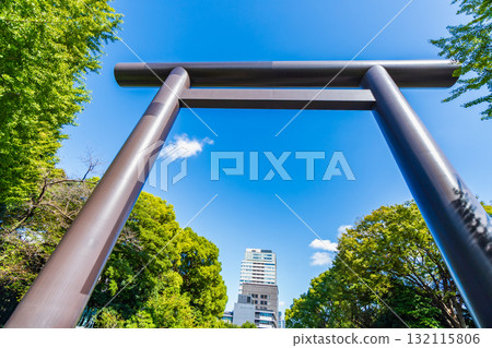 東京：從靖國神社第一鳥居往九段下方向 132115806