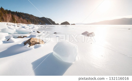 冰湖倒映的冰雪世界 / 晨曦中閃耀的神秘冰川景觀 冰湖倒映的冰雪世界 / 晨曦中閃耀的神秘冰川景觀 132116016