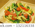 Italian-style dish of stir-fried tomatoes, komatsuna, and pasta 132116338