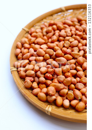 Raw peanuts with red skin 132116353
